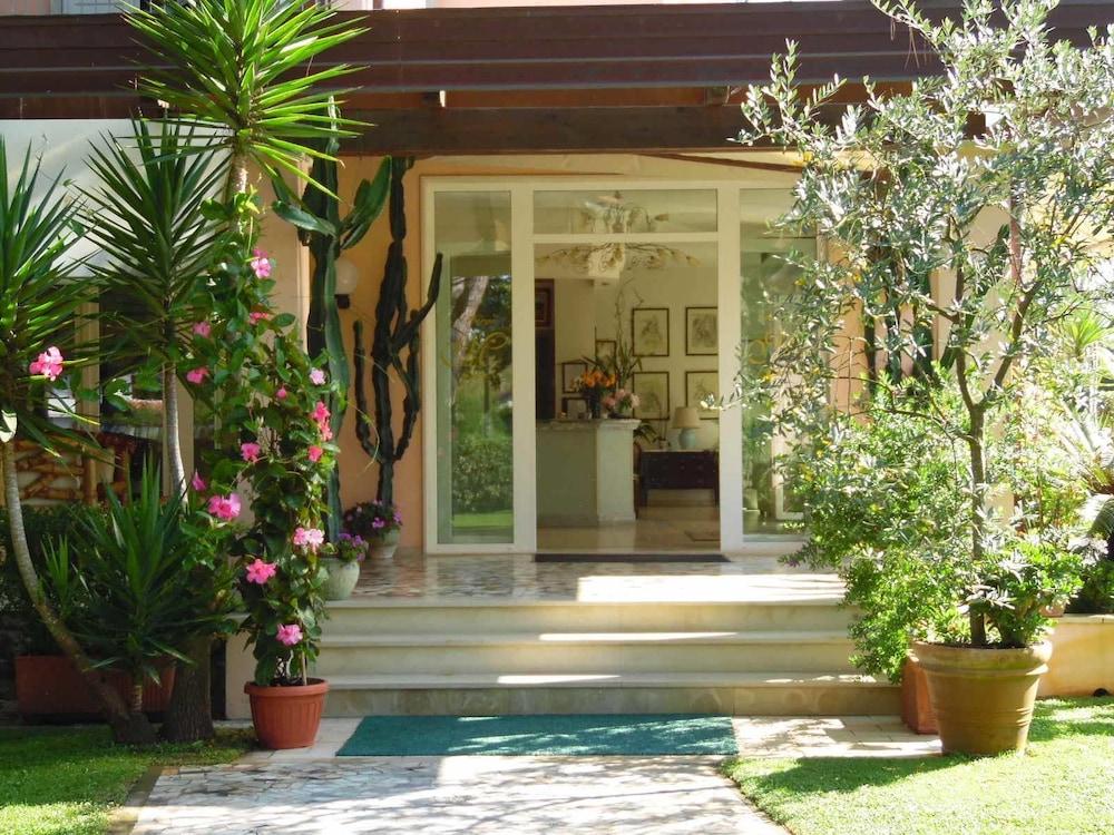 Hotel Mediterraneo Marina di Pietrasanta Exterior photo