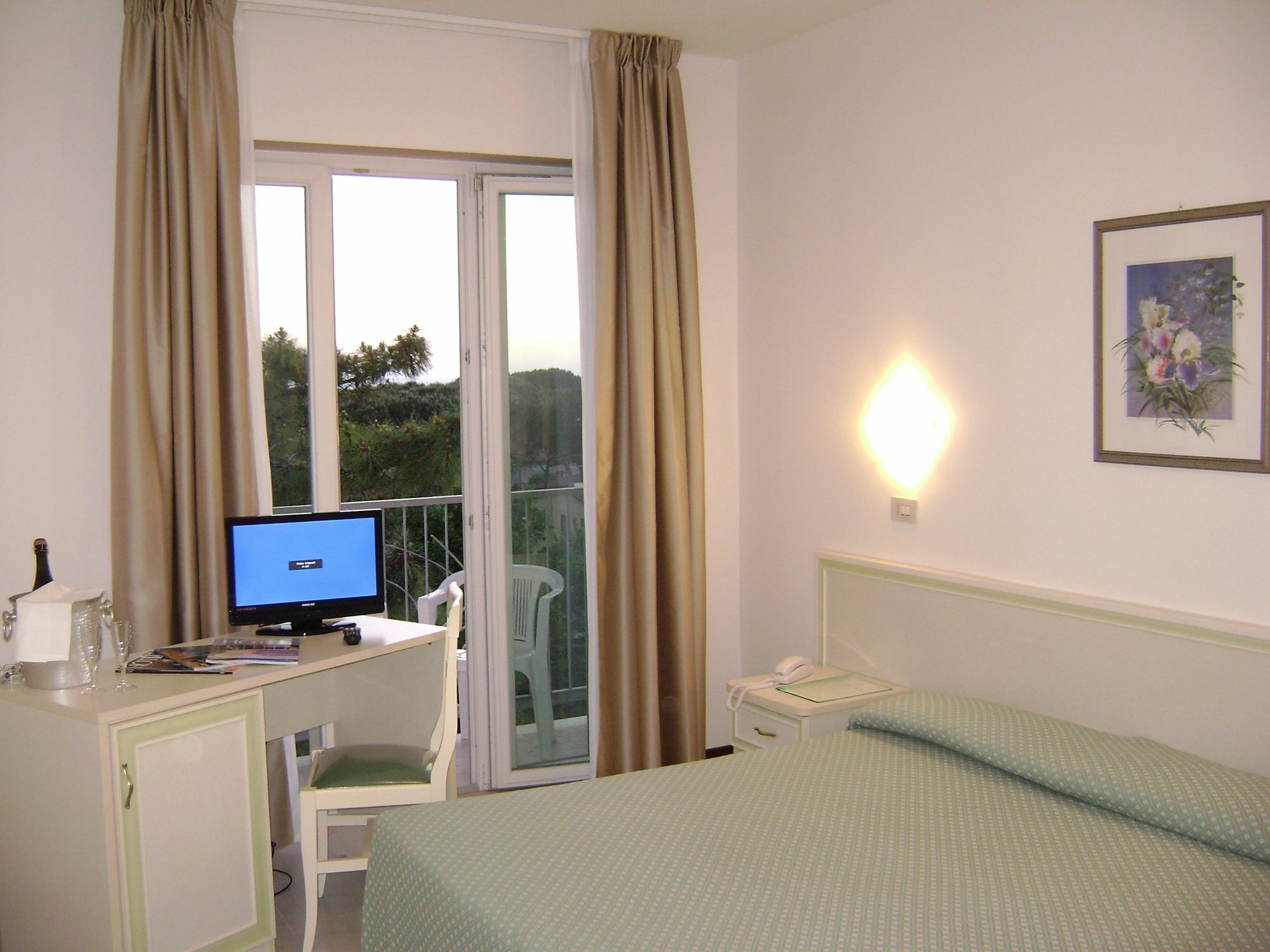Hotel Mediterraneo Marina di Pietrasanta Exterior photo